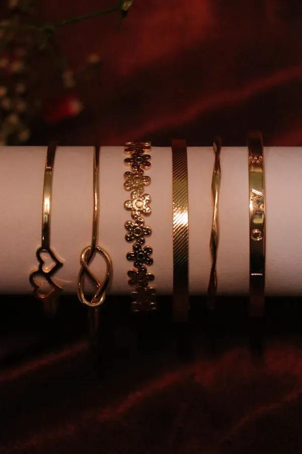 Golden_Alloy_Bangle_Set_For_Women