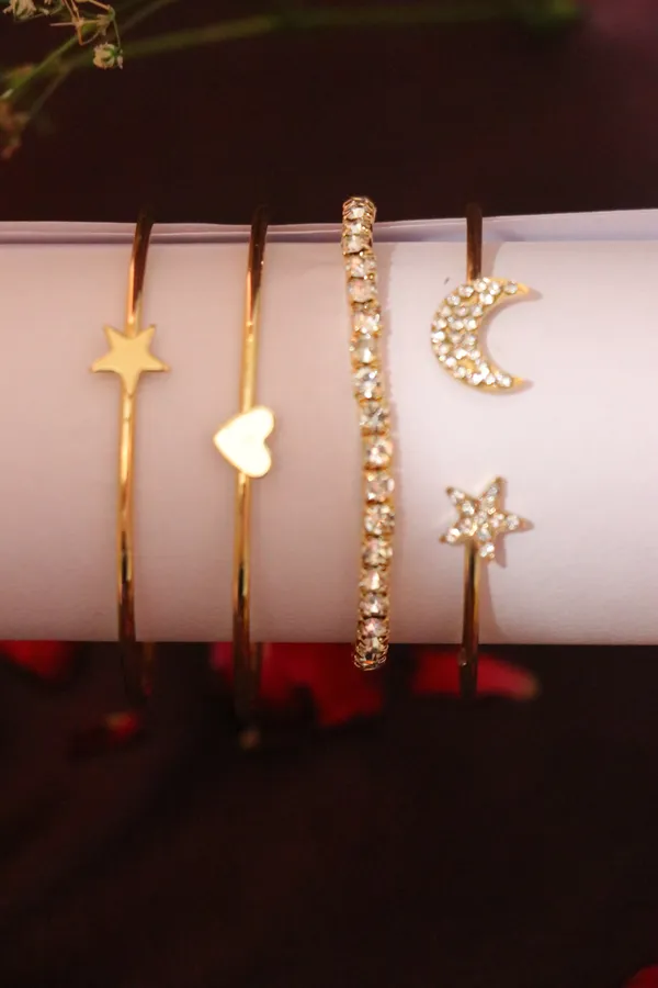 Golden_Alloy_Bracelet_Set_For_Women