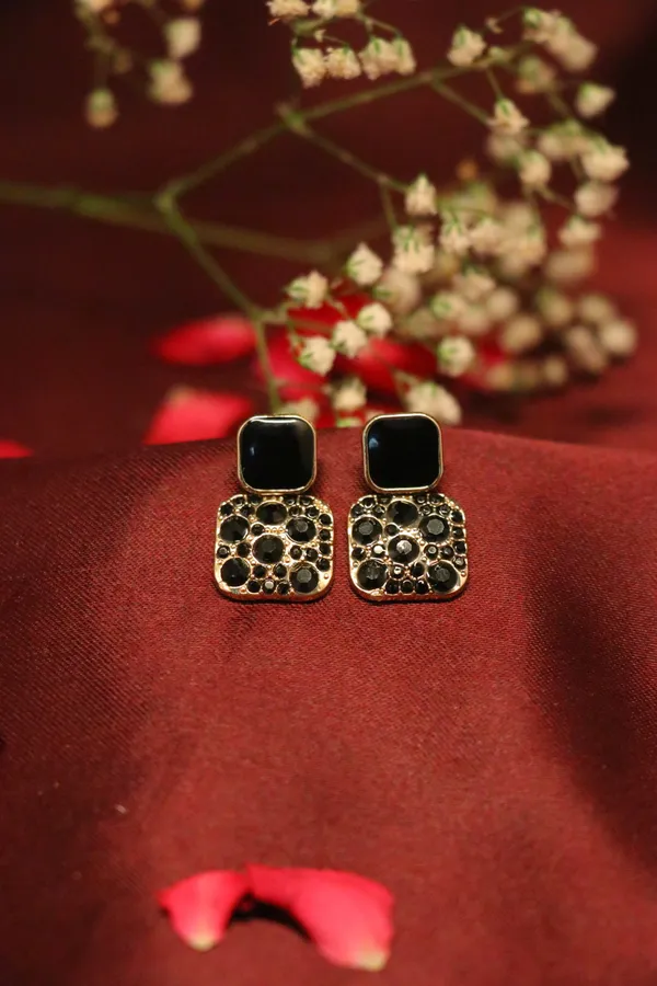 Black_Alloy_Earrings_For_Women