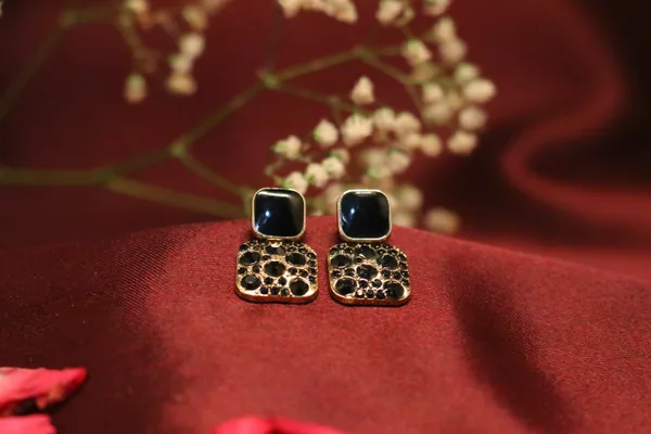 Black_Alloy_Earrings_For_Women