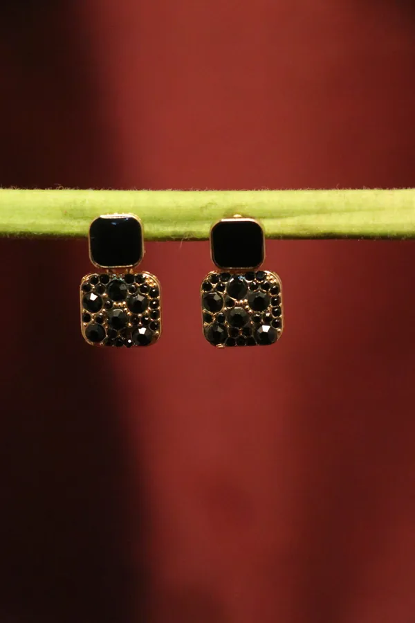 Black_Alloy_Earrings_For_Women