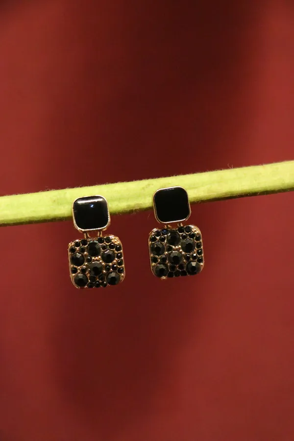 Black_Alloy_Earrings_For_Women