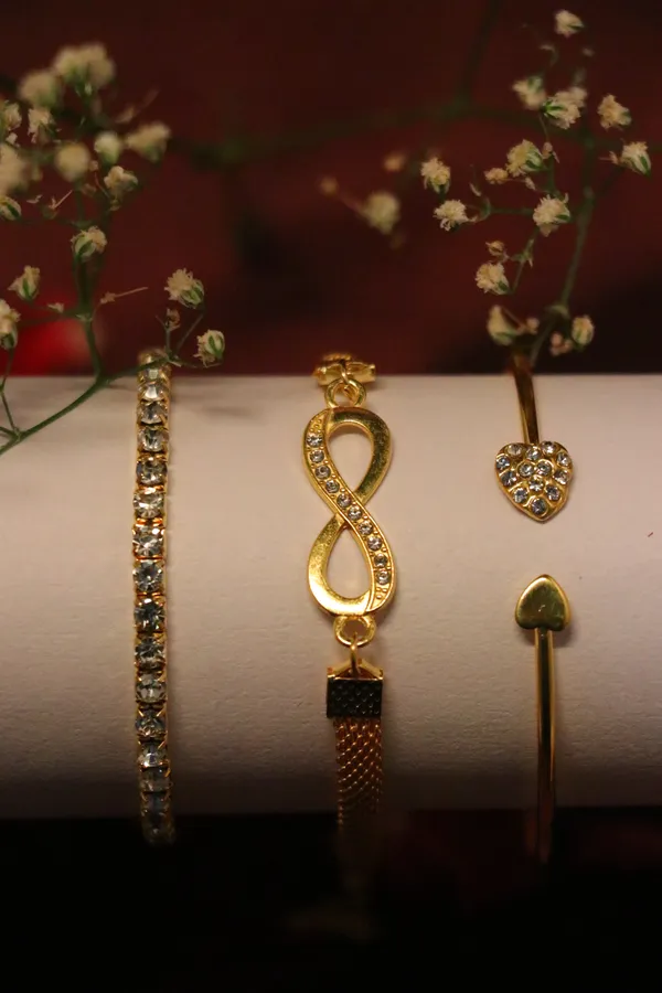 Golden_Alloy_Bracelet_Set_For_Women