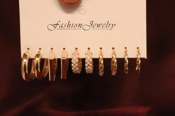 Golden_Alloy_Hoop_Earrings_Set_For_Women