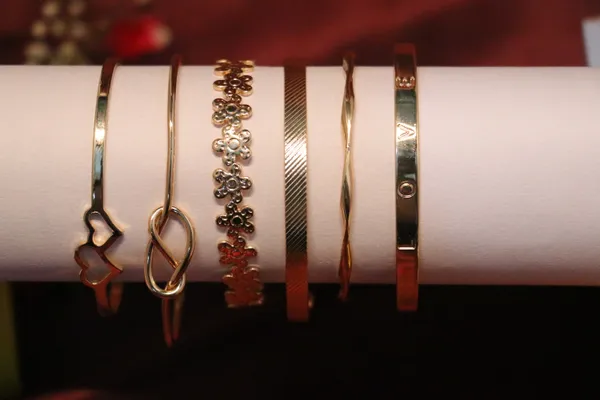 Golden_Alloy_Bangle_Set_For_Women