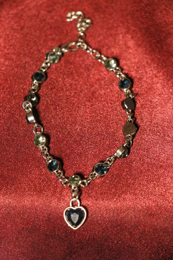 Golden_Alloy_Bracelet_For_Women