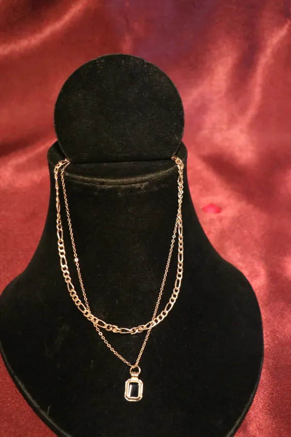 Golden_Alloy_Layered_Necklace_For_Women
