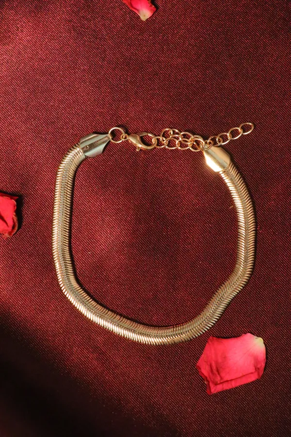 Golden_Alloy_Chain_Bracelet_For_Women