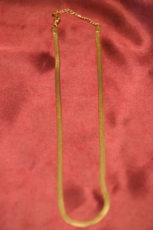 Golden_Alloy_Chain_Necklace_For_Women