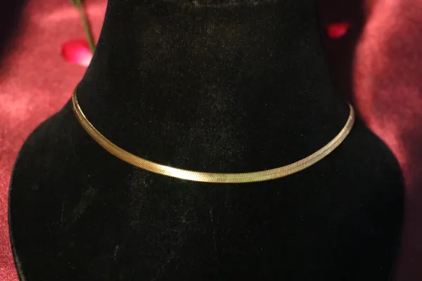 Golden_Alloy_Chain_Necklace_For_Women