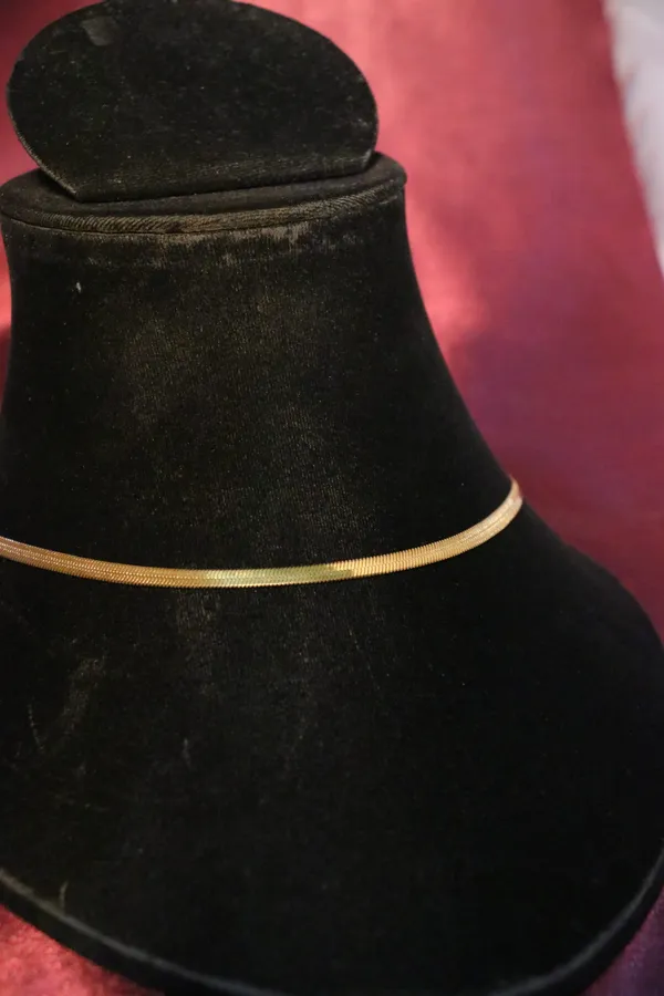Golden_Alloy_Chain_Necklace_For_Women