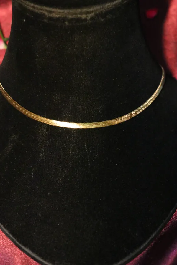 Golden_Alloy_Chain_Necklace_For_Women