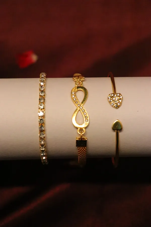 Golden_Alloy_Bracelet_Set_For_Women