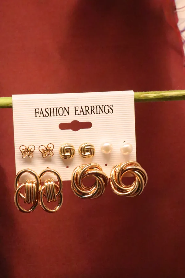 Golden_Alloy_Earring_Set_For_Women