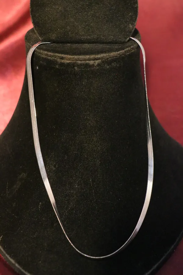 Silver_Alloy_Neck_Chain_For_Women
