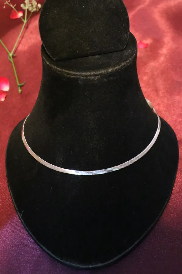Silver_Alloy_Neck_Chain_For_Women