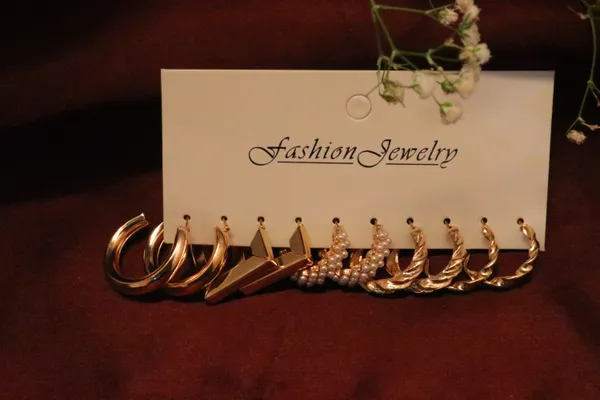 Golden_Alloy_Hoop_Earrings_Set_For_Women