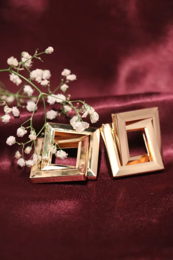 Golden_Alloy_Stud_Earrings_For_Women