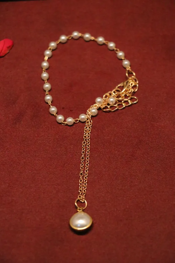 Golden_Alloy_Charm_Bracelet_For_Women