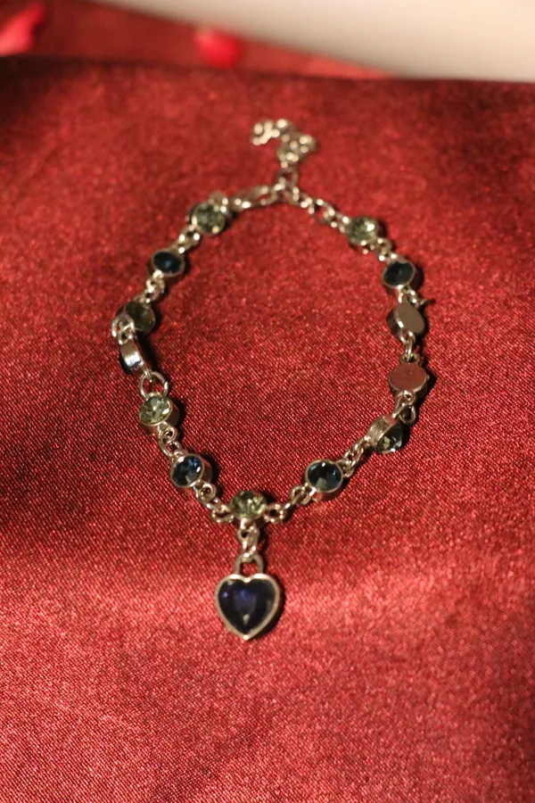 Golden_Alloy_Bracelet_For_Women