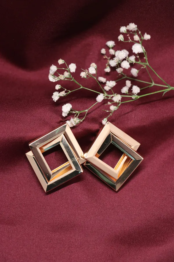 Golden_Alloy_Stud_Earrings_For_Women
