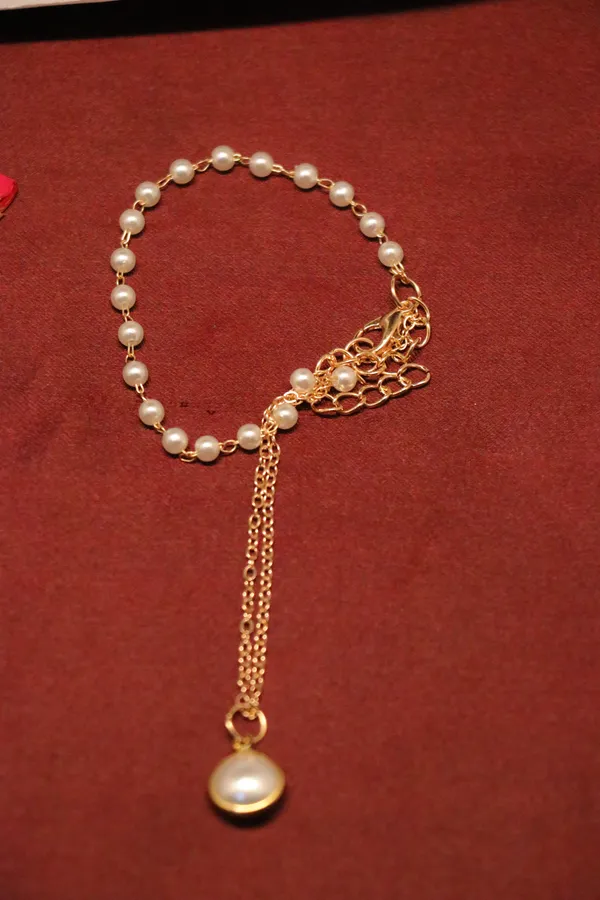Golden_Alloy_Charm_Bracelet_For_Women