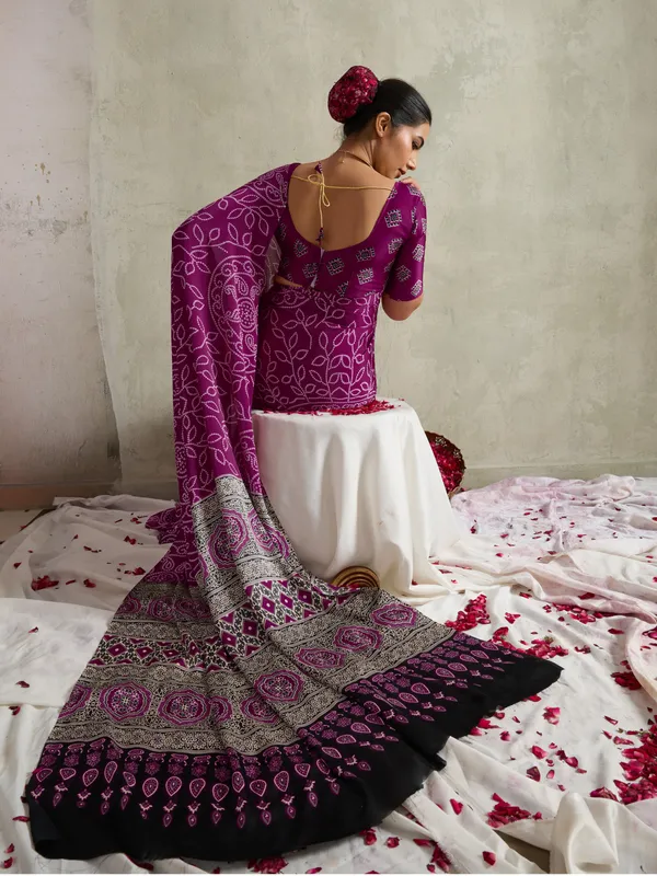 Purple_And_White_Art_Silk_Blocked_Printed_Tie-Dye_Geometric_Print_Saree_For_Women