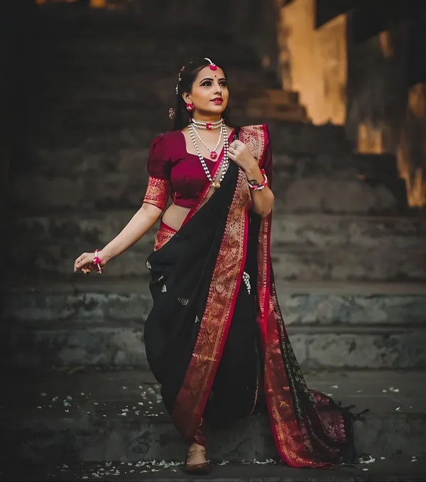Black_And_Maroon_Banarasi_Floral_Traditional_Zari_Work_Saree_For_Women