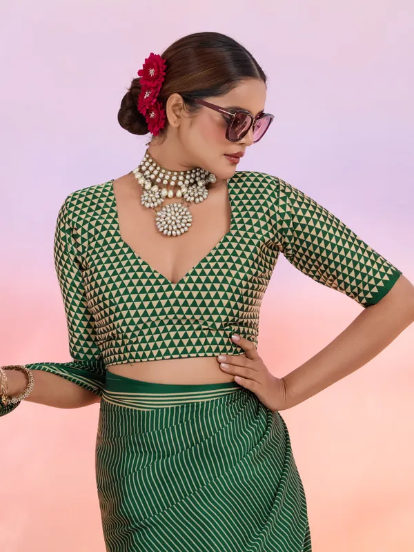 Green_And_Cream_Art_Silk_Striped_Geometric_Print_Temple_Border_Polka_Print_Saree_For_Women
