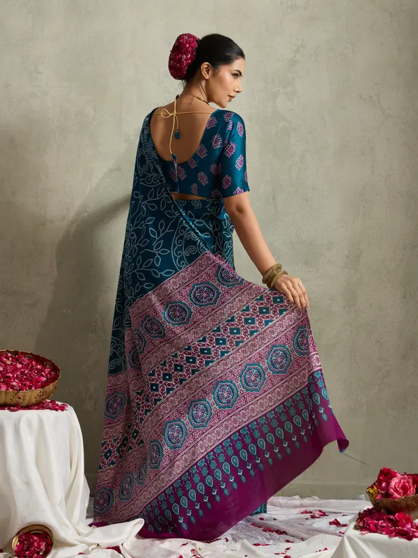 Blue_And_White_Art_Silk_Blocked_Printed_Tie-Dye_Geometric_Print_Saree_For_Women