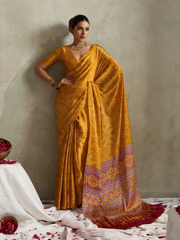 Mustard_And_White_Art_Silk_Blocked_Printed_Tie-Dye_Geometric_Print_Saree_For_Women