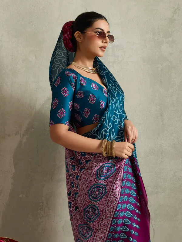 Blue_And_White_Art_Silk_Blocked_Printed_Tie-Dye_Geometric_Print_Saree_For_Women