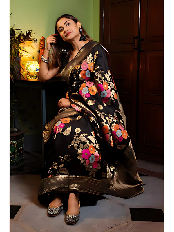 Black_And_Gold_Banarasi_Floral_Saree_For_Women