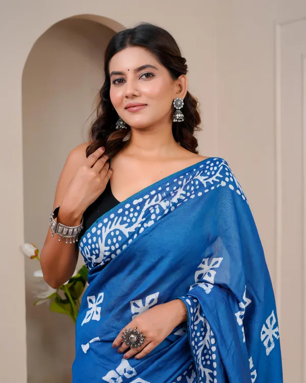 Women's_Batik_Printed_Mulmul_Cotton_Silk_Saree_with_Contrast_Border_(Royal_Blue)