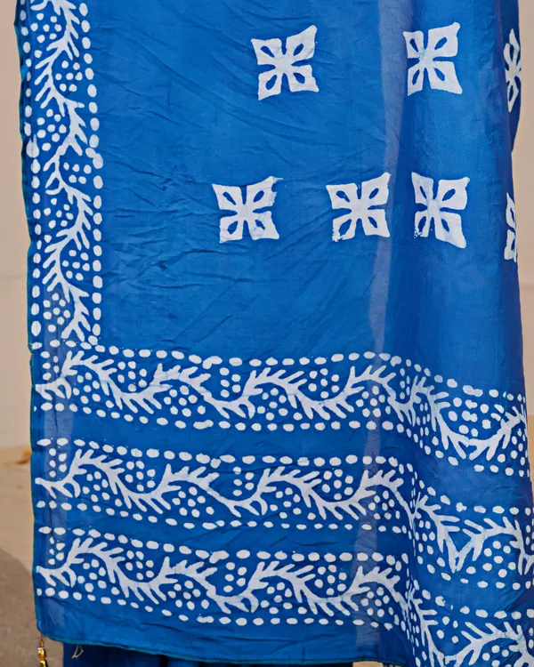 Women's_Batik_Printed_Mulmul_Cotton_Silk_Saree_with_Contrast_Border_(Royal_Blue)