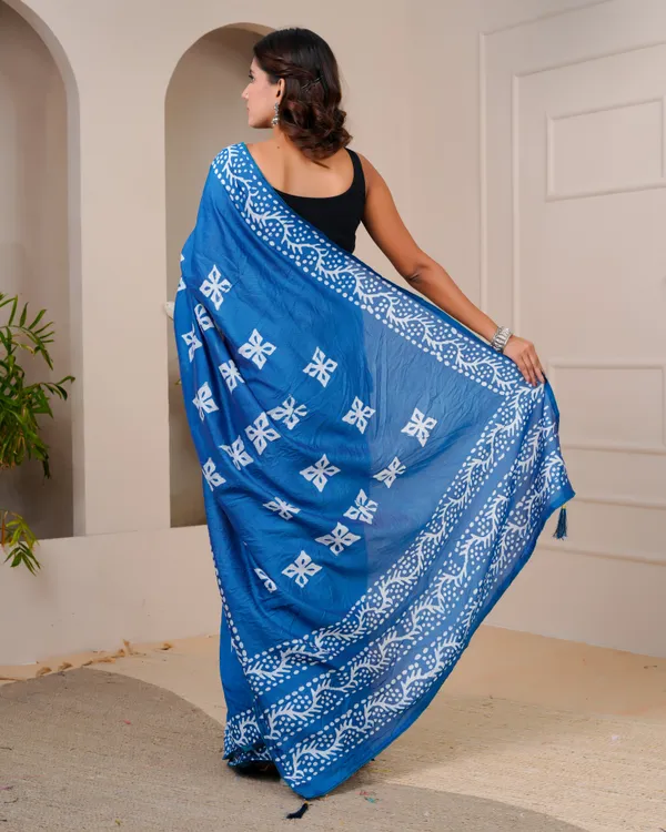 Women's_Batik_Printed_Mulmul_Cotton_Silk_Saree_with_Contrast_Border_(Royal_Blue)