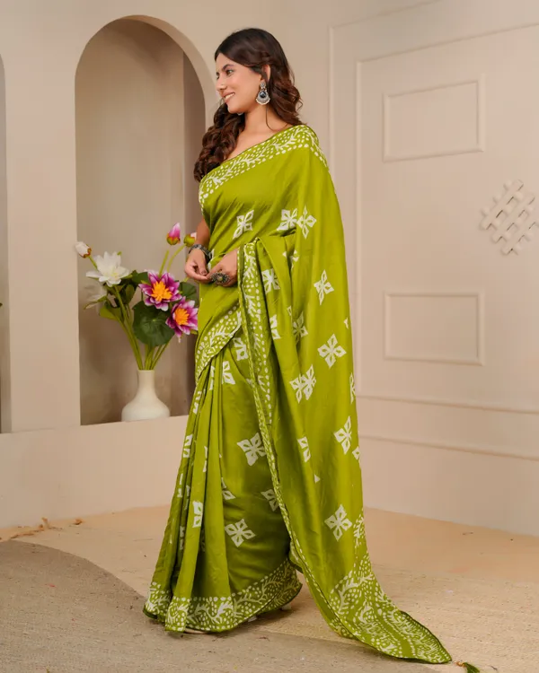 Women's_Batik_Printed_Mulmul_Cotton_Silk_Saree_with_Contrast_Border_(Mehendi_Green)