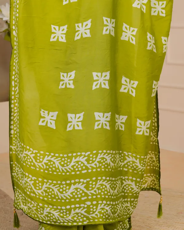Women's_Batik_Printed_Mulmul_Cotton_Silk_Saree_with_Contrast_Border_(Mehendi_Green)