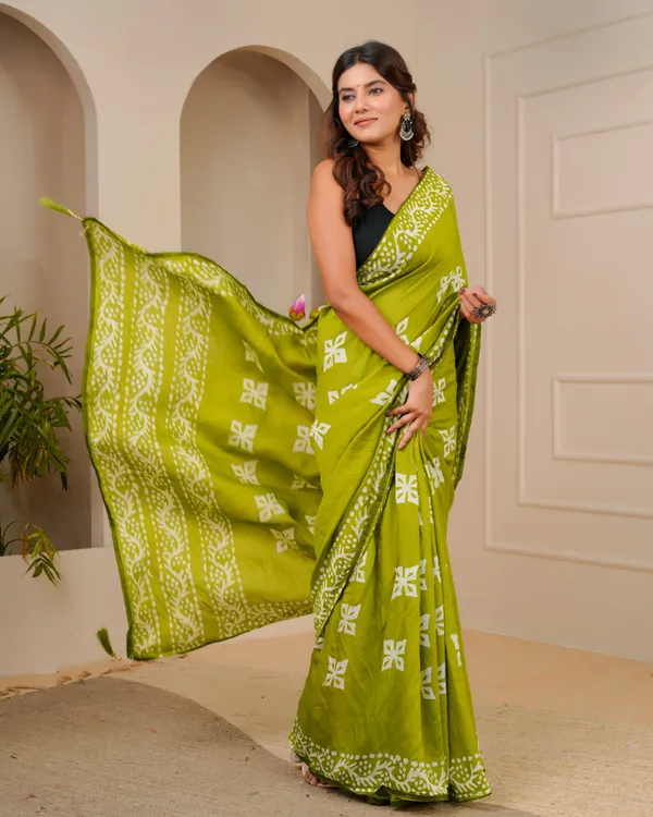 Women's_Batik_Printed_Mulmul_Cotton_Silk_Saree_with_Contrast_Border_(Mehendi_Green)