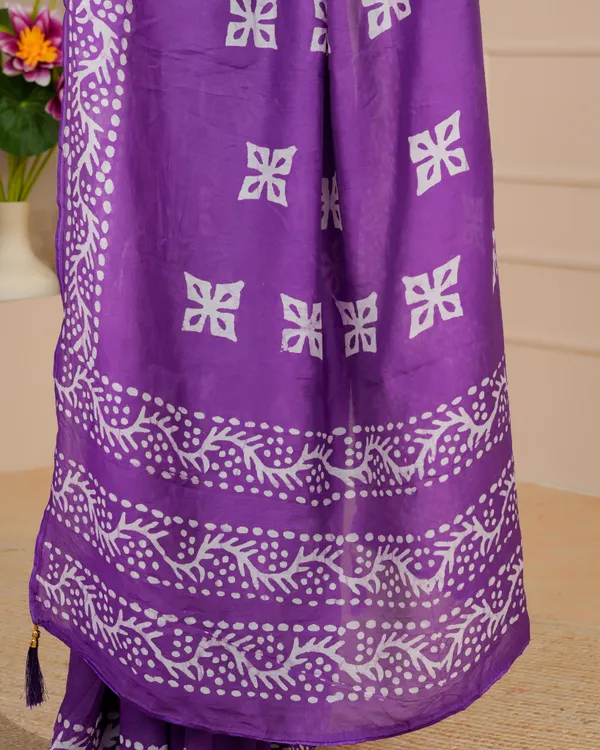 Women's_Batik_Printed_Mulmul_Cotton_Silk_Saree_with_Contrast_Border_(Purple)