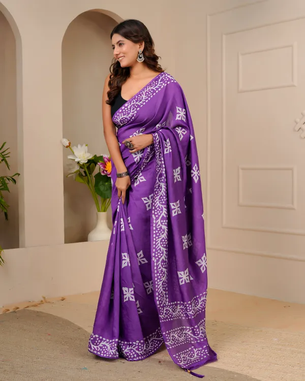 Women's_Batik_Printed_Mulmul_Cotton_Silk_Saree_with_Contrast_Border_(Purple)