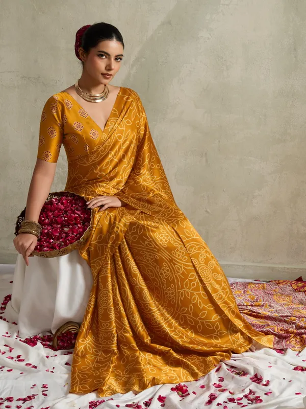 Mustard_And_White_Art_Silk_Blocked_Printed_Tie-Dye_Geometric_Print_Saree_For_Women
