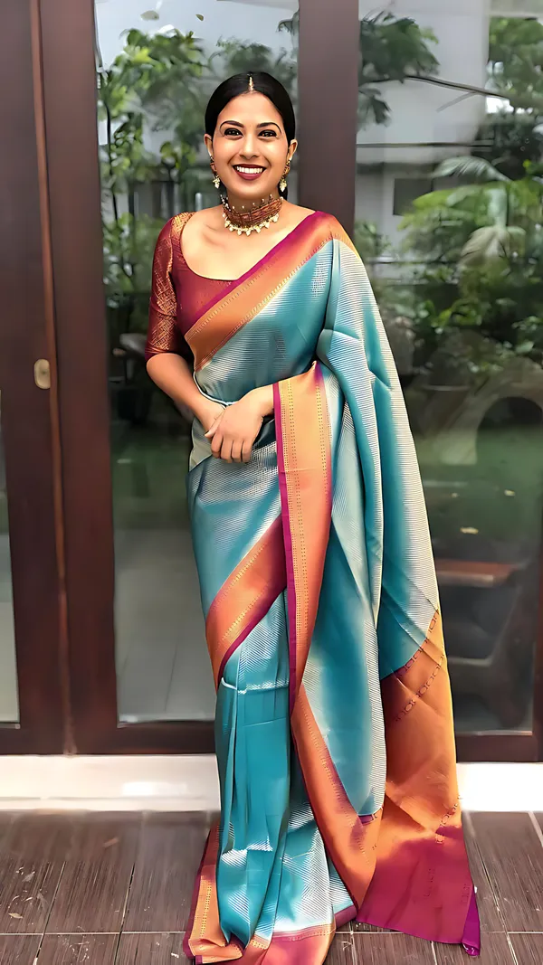 Blue_And_Maroon_Kanjivaram_Solid_Woven_Design_Saree_For_Women