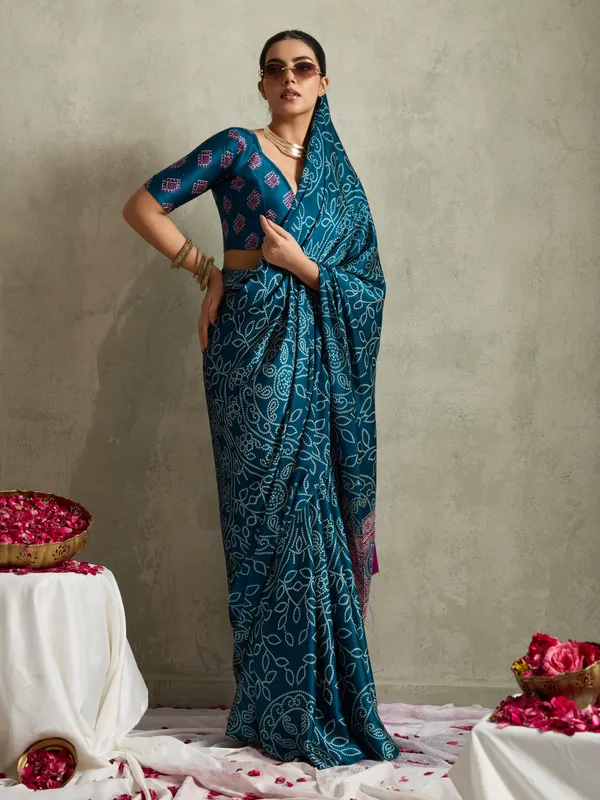 Blue_And_White_Art_Silk_Blocked_Printed_Tie-Dye_Geometric_Print_Saree_For_Women