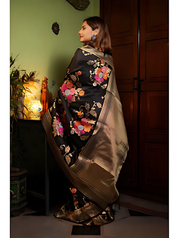 Black_And_Gold_Banarasi_Floral_Saree_For_Women