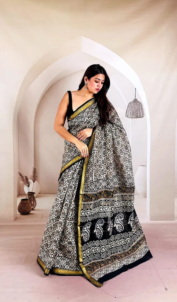 Exclusive_Hand_Block_Printed_Maheshwari_Silk_Saree_in_Syahi_Ivory