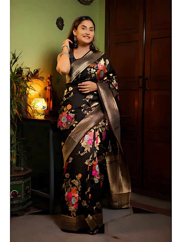 Black_And_Gold_Banarasi_Floral_Saree_For_Women