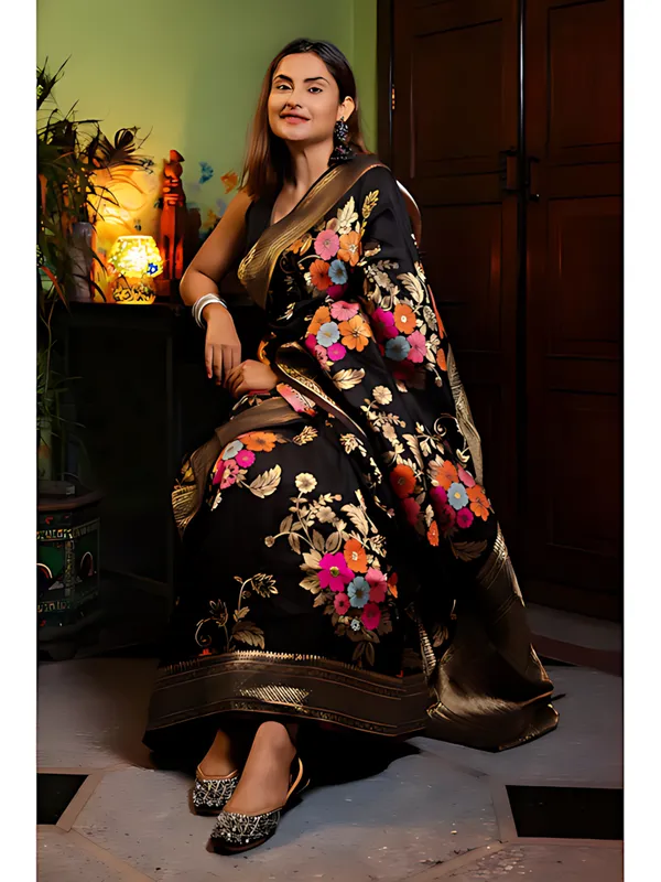 Black_And_Gold_Banarasi_Floral_Saree_For_Women