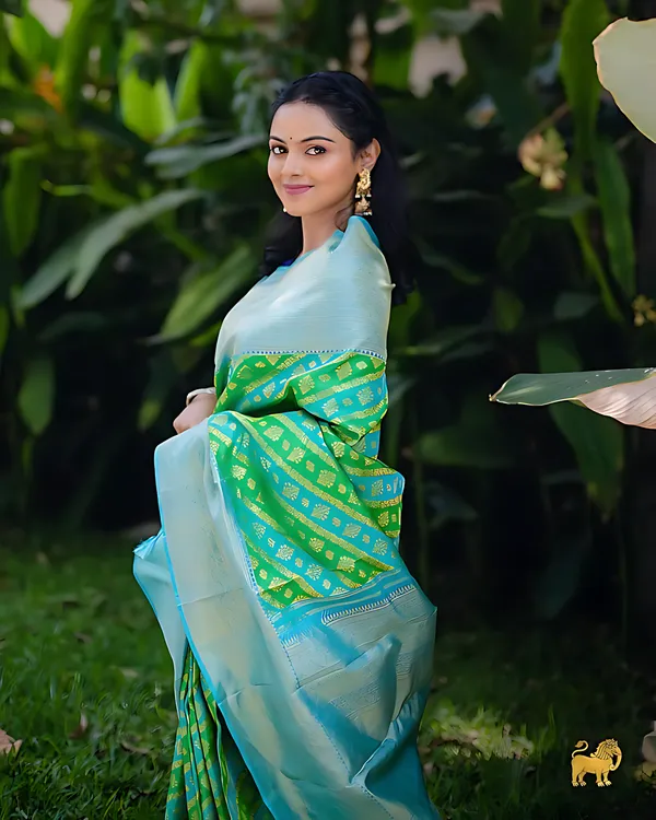 Green_And_Blue_Kanjivaram_Geometric_Woven_Design_Saree_For_Women