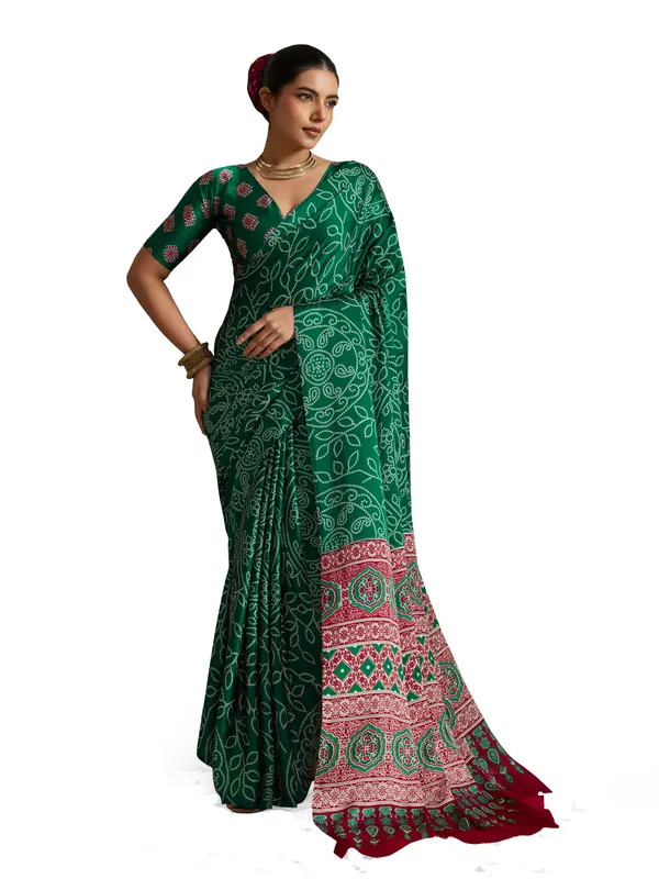 Green_And_White_Art_Silk_Blocked_Printed_Tie-Dye_Geometric_Print_Saree_For_Women